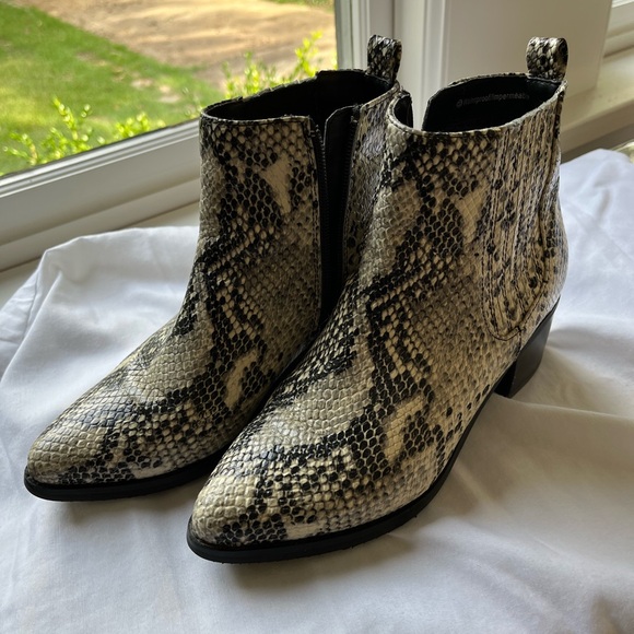 Blondo Shoes - Blonde waterproof boots - snakeskin